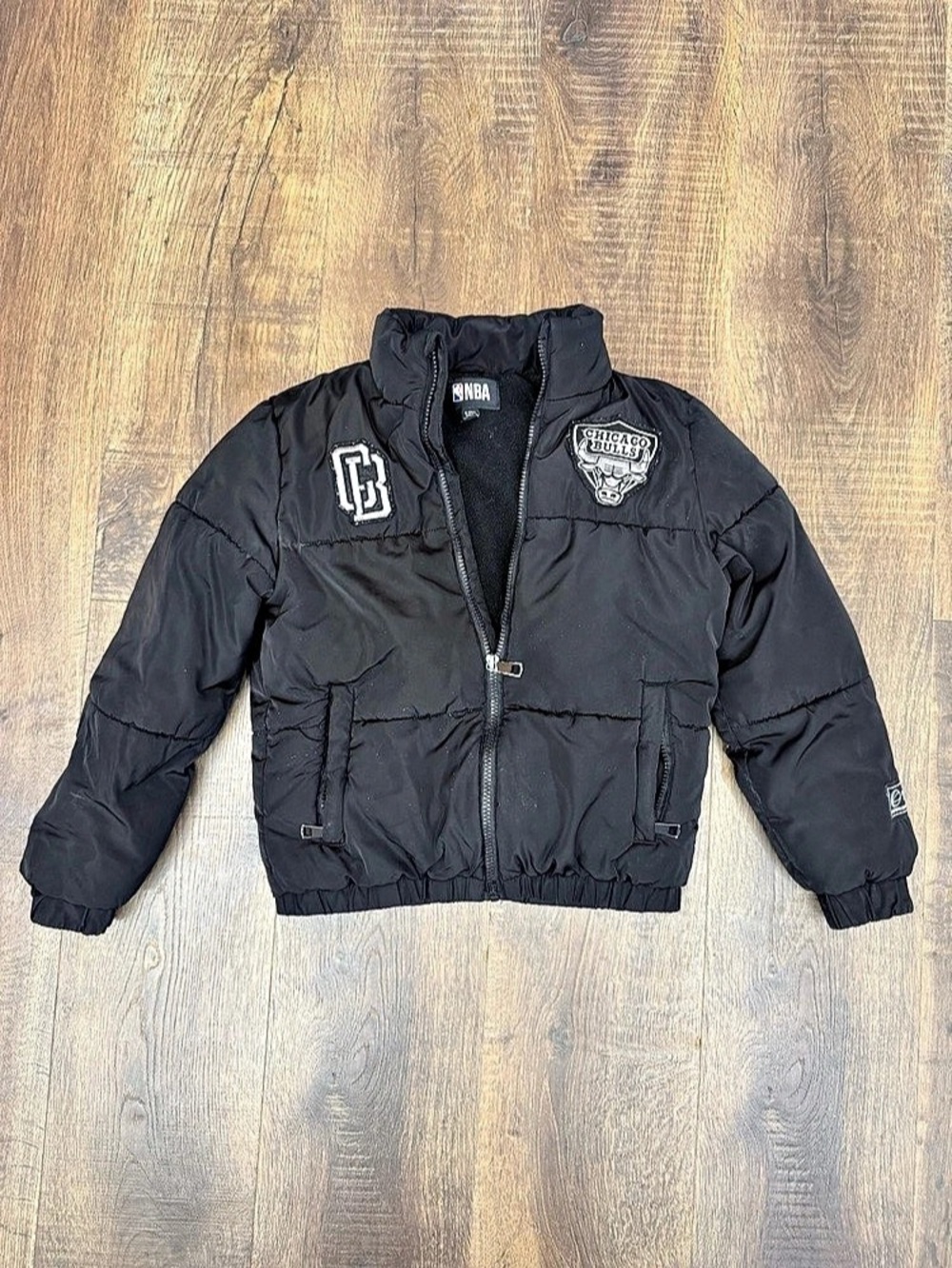 NBA Chicago Bulls Puffer Jacket in Black